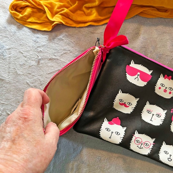 MAKEUP BAGS, SET OF TWO, "EVERYDAY IS CATURDAY" & OTHER ONE IS CAT FACES ON BLAC - Picture 4 of 6